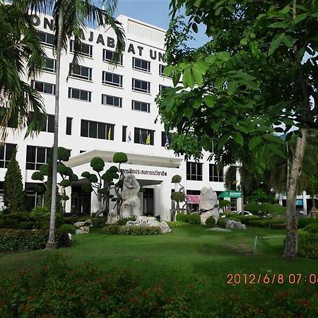 Phranakhon Grand View Hotell Bangkok Exteriör bild